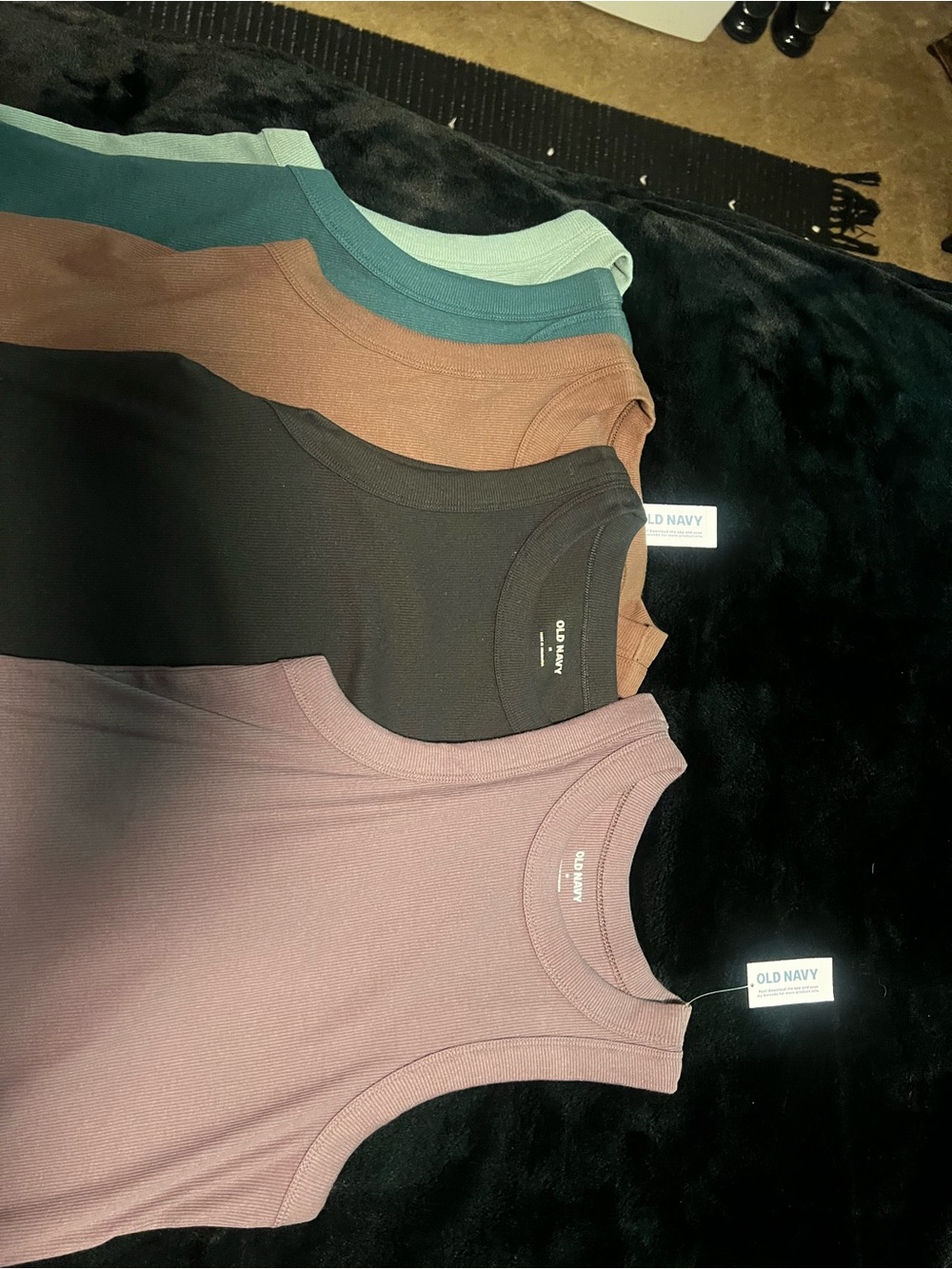 Old Navy Black Ribbed Crewneck Tank with Assorted Colors - Picture 5 of 10